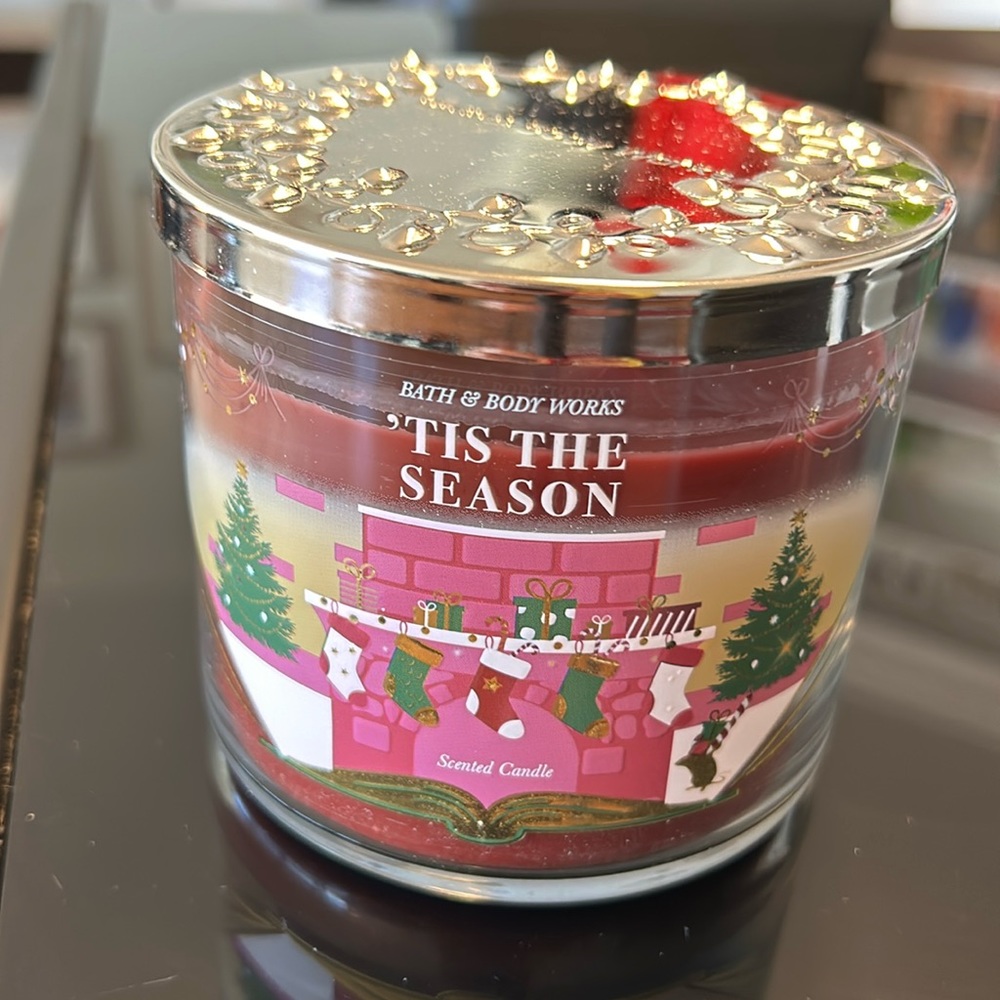 Bath & Body Works holiday candle
